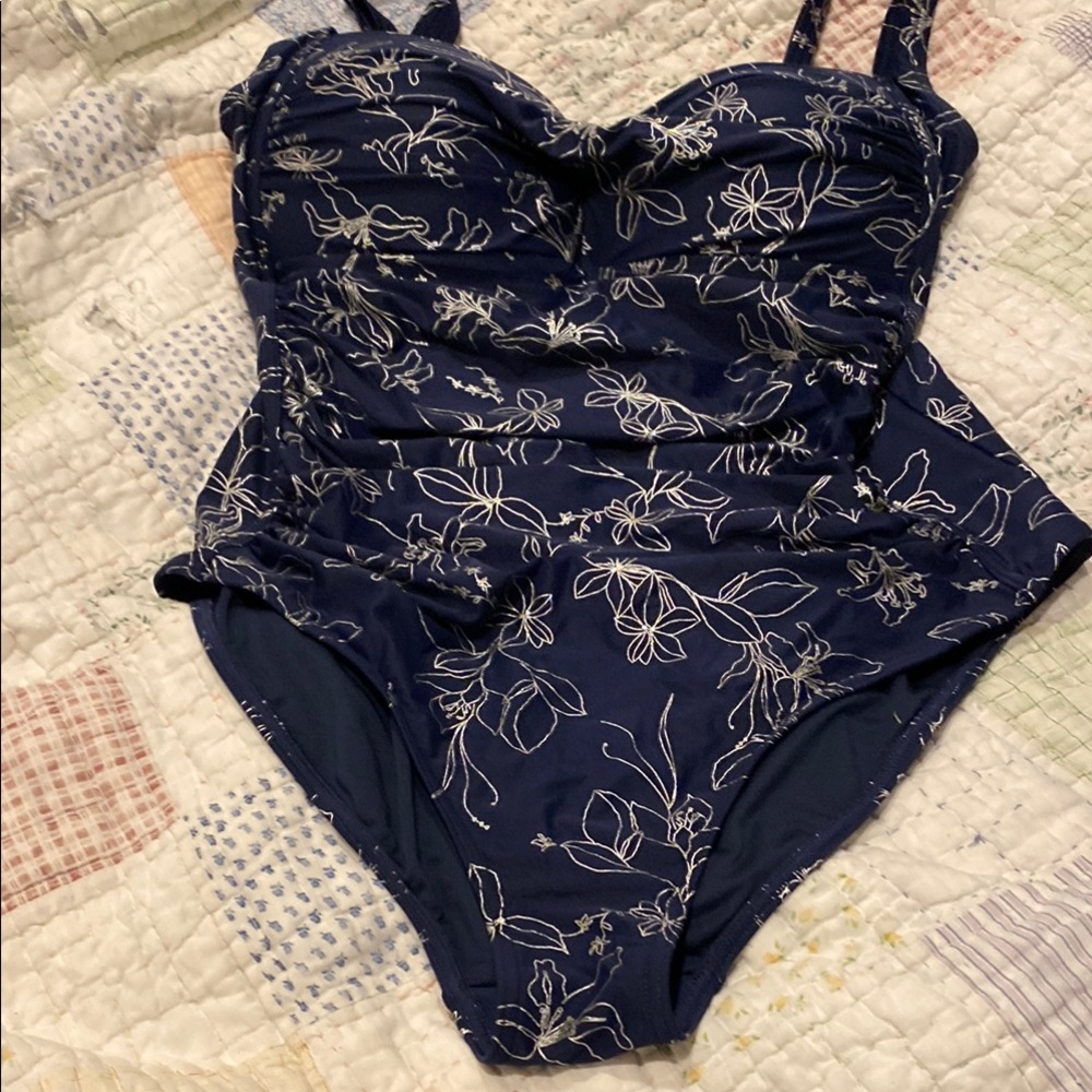 Elegant Blue and White Floral One Piece Swim Size 12
S-5